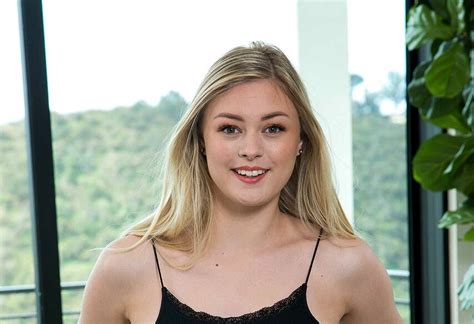 Discover Molly Little Bio/Wiki 2024 & Career Achievements